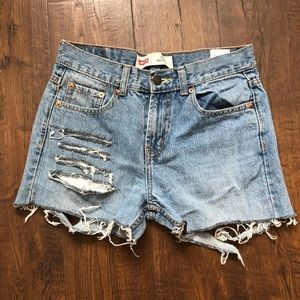 High waisted distressed Levi denim shorts